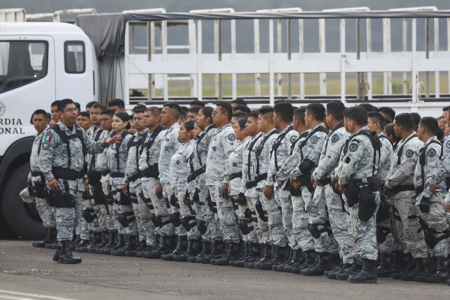 México inicia movilización de tropas para reforzar frontera con EEUU