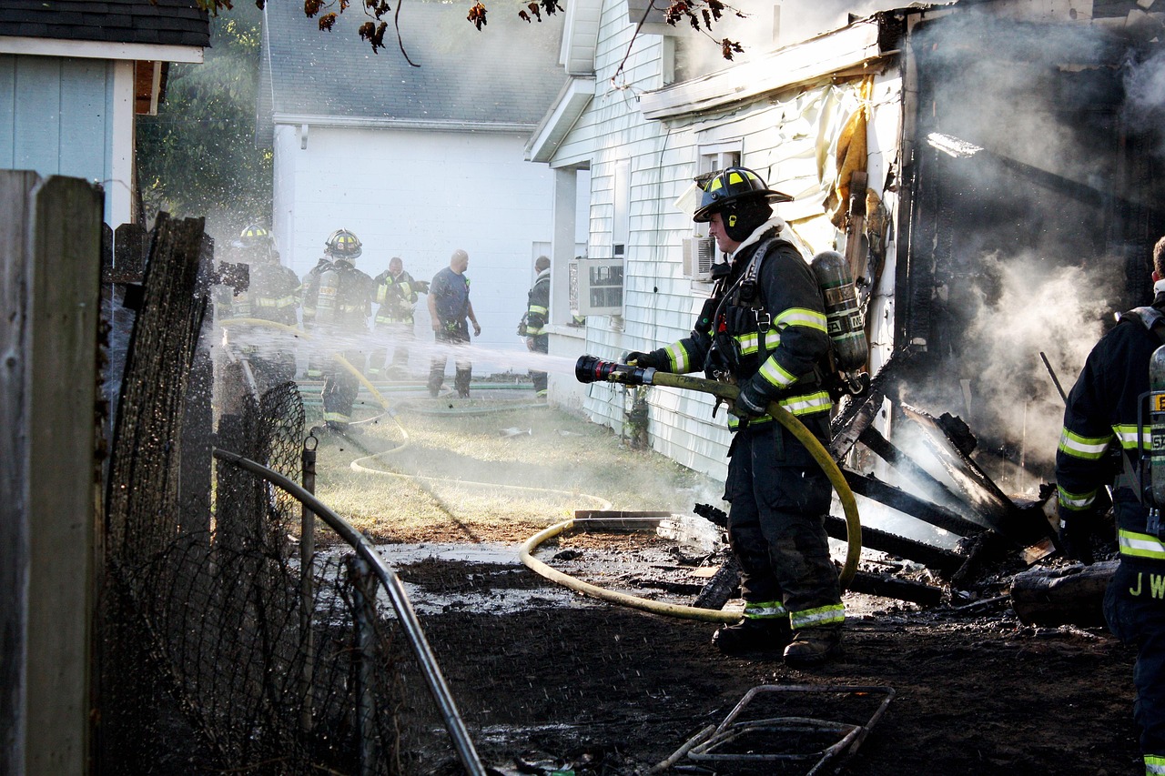 Incendio en un apartamento deja a 17 personas desplazadas en el vecindario de Hampden South.