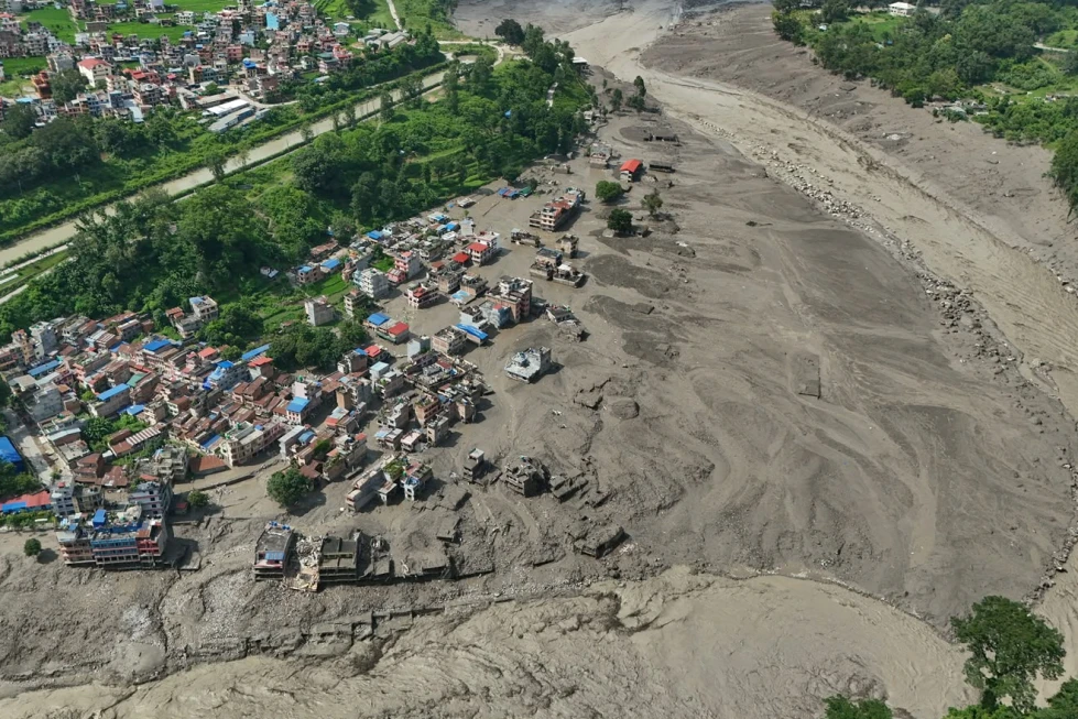 Aumenta a 950 el número de muertes por inundaciones en China y Nepal; cientos siguen desaparecidos