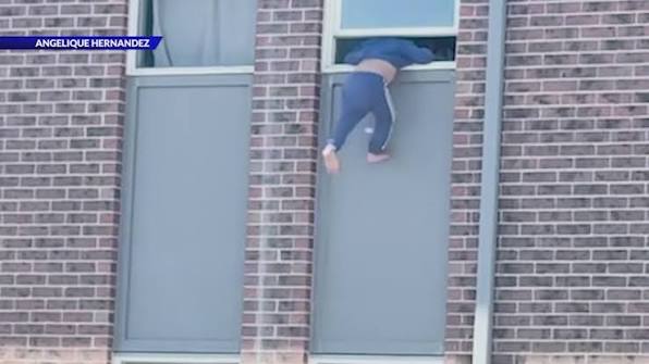 Héroe en Lakewood: hombre de 23 años atrapa a una niña de 4 años que cayó desde una ventana del segundo piso