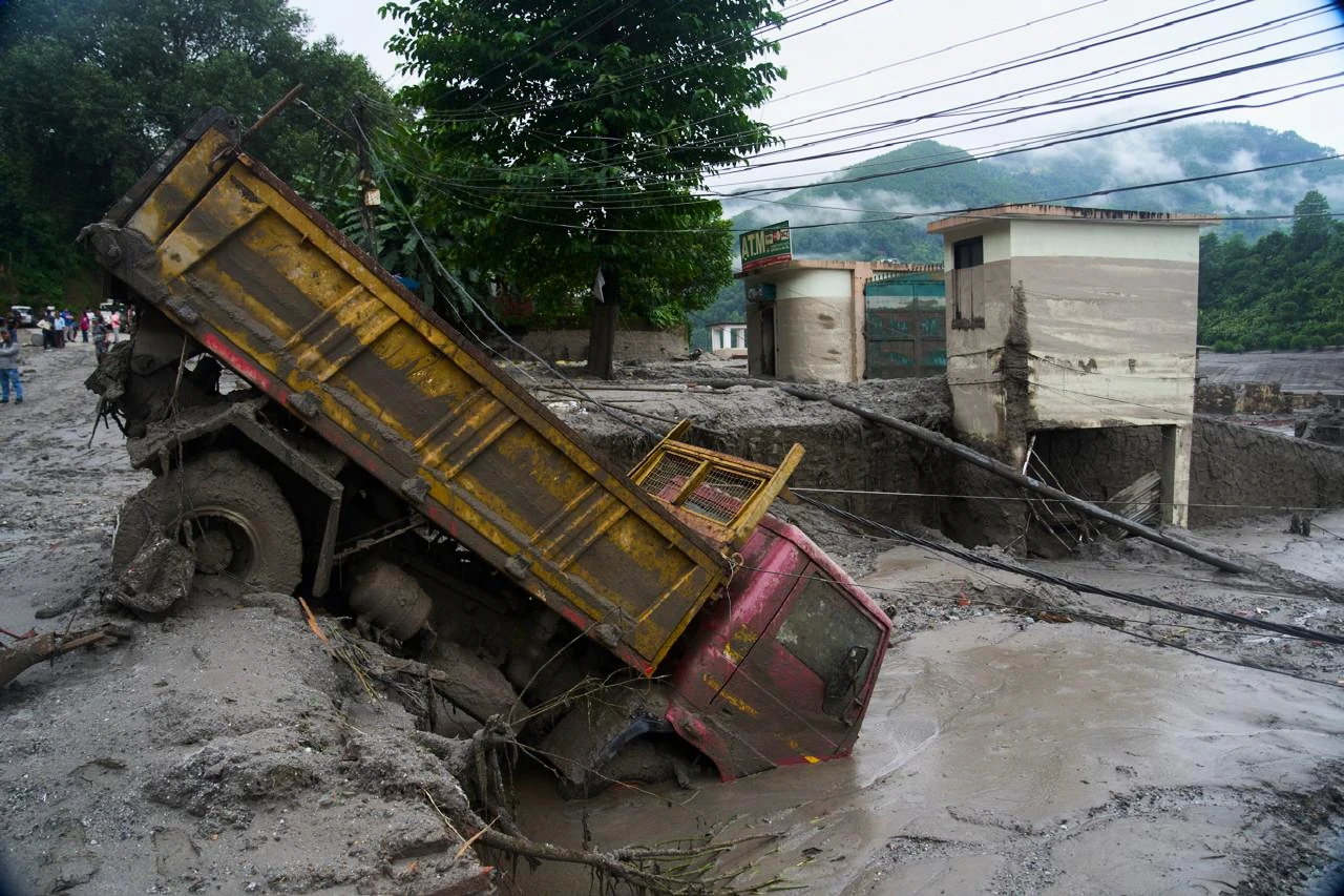 Reportan más de 360 muertos y 1.400 desaparecidos por inundaciones en Nepal y Tíbet