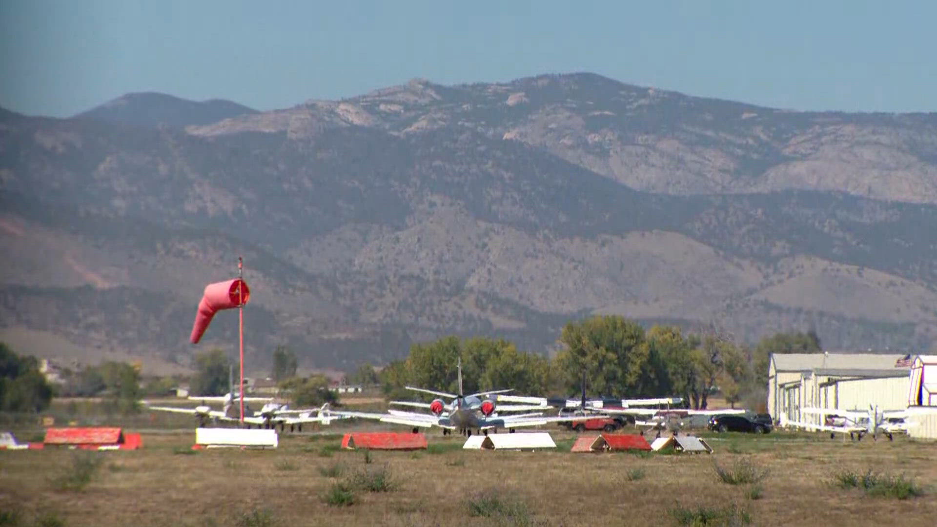 Identifican a Aaron Gingrich y su hija Isabella, de 3 años, como víctimas de la avioneta caída en Boulder County - Que Bueno Denver 1280 AM y 97.7FM